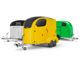 Trois vans Humbaur dans les couleurs blanc, vert et jaune | © Humbaur GmbH