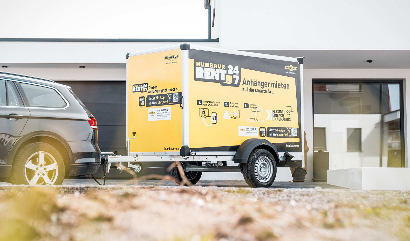 Humbaur box trailer with Humbaur Rent 24/7 sticker | © Humbaur GmbH